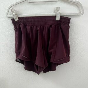 Lululemon Size 8 Tall Hotty Hot Short